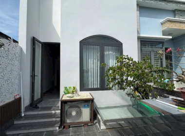 bán nhà ngay chợ dĩ an