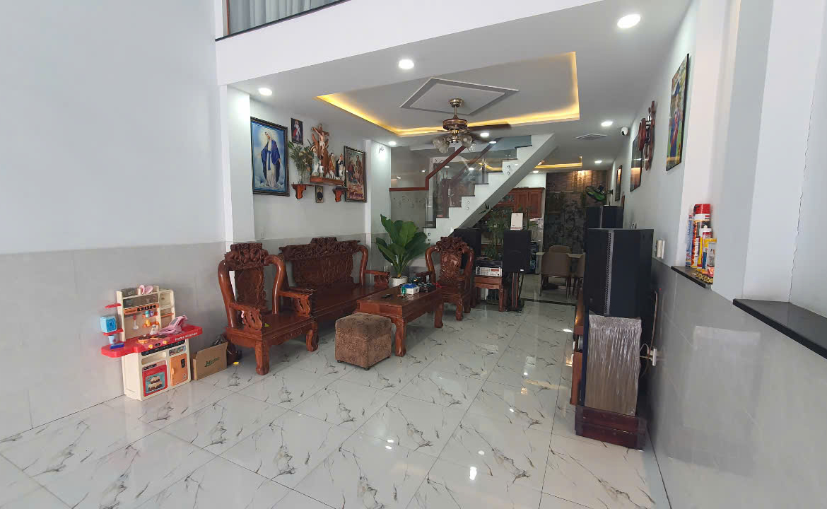 mt trần hưng đạo dĩ an