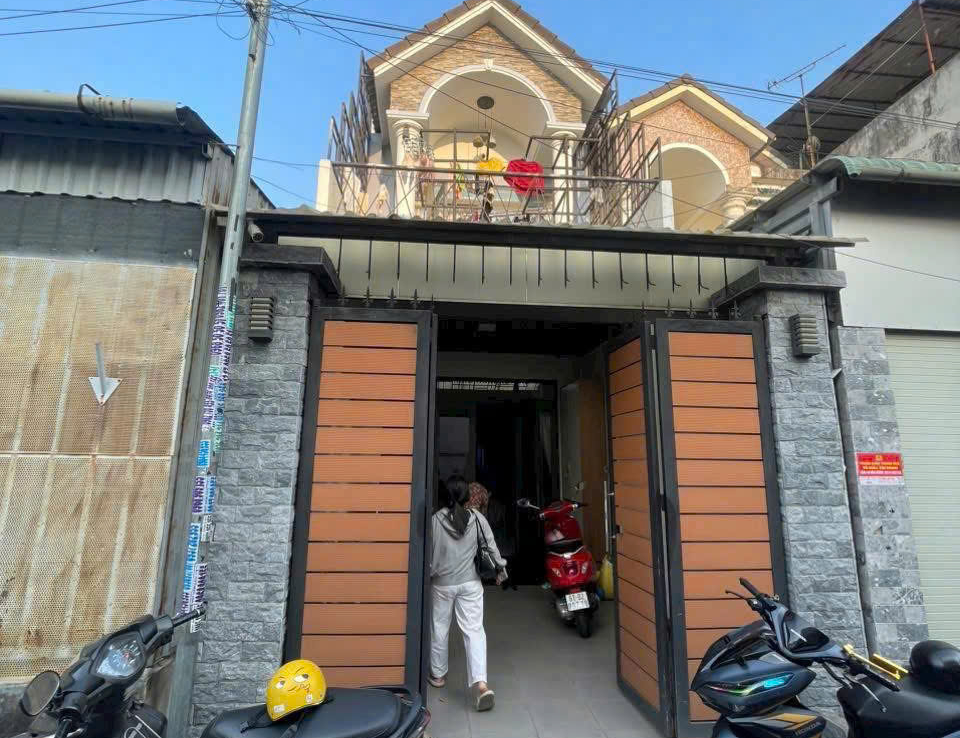 Bán nhà gần chợ dĩ an