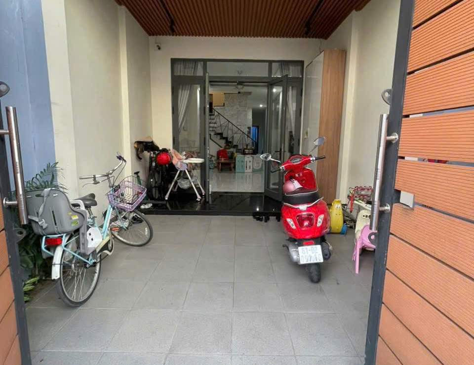 Bán nhà gần chợ dĩ an