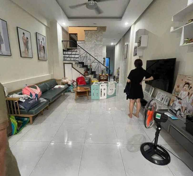 Bán nhà gần chợ dĩ an