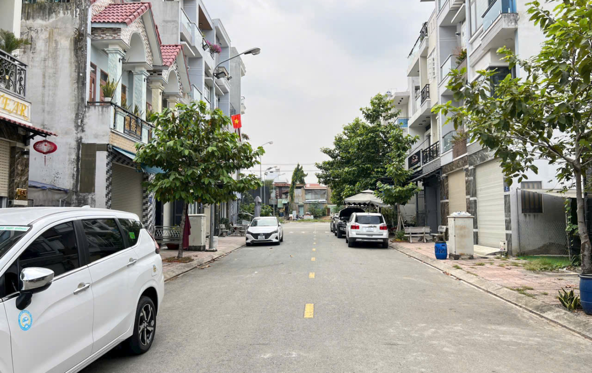 bán nhà ql1k dĩ an