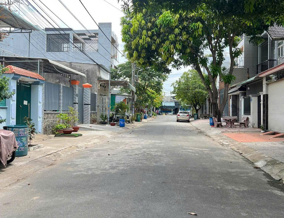 đất đường thống nhất dĩ an