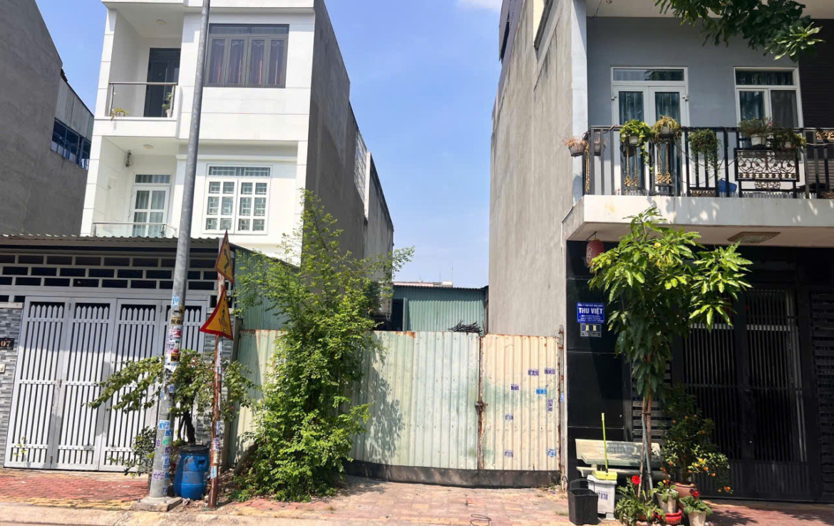 đất gần vincom dĩ an