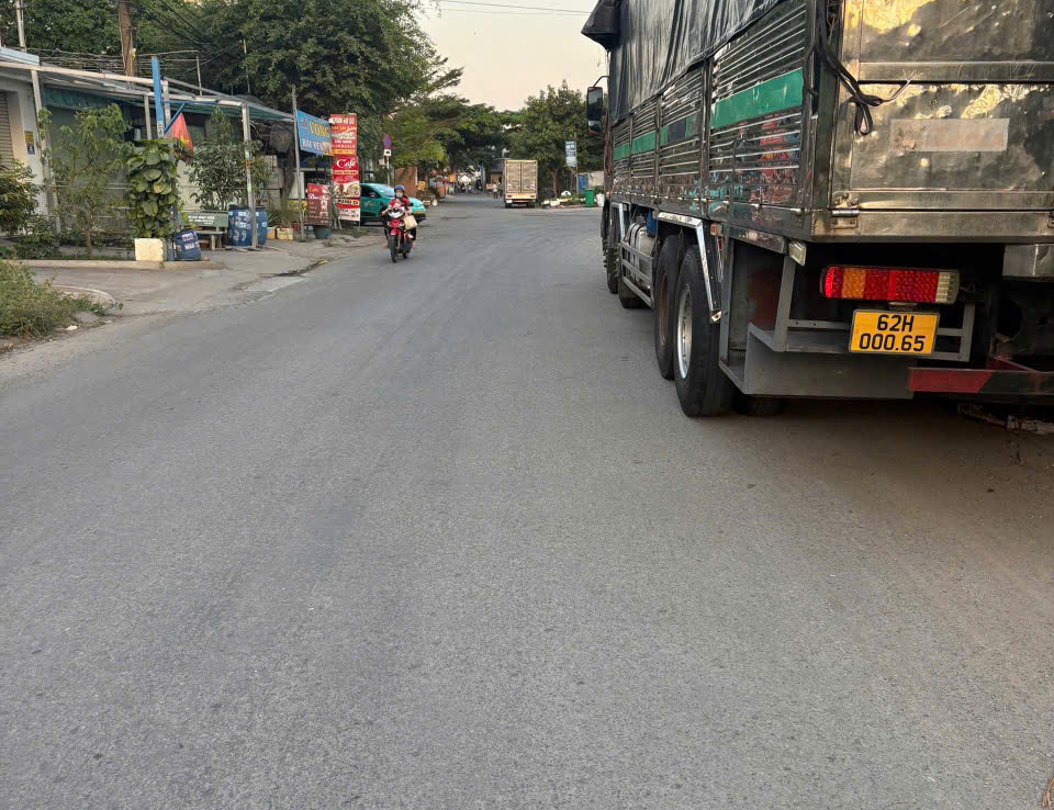 đất gần vincom dĩ an