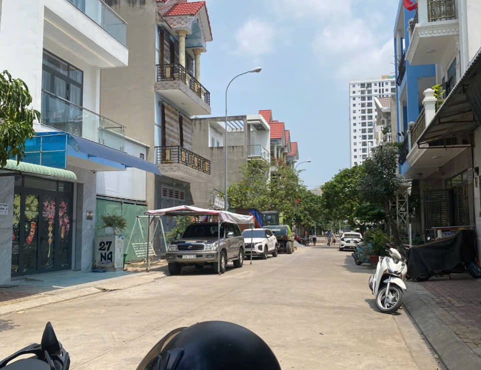 đất gần vincom dĩ an