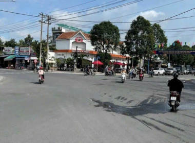 mặt tiền trần hưng đạo dĩ an