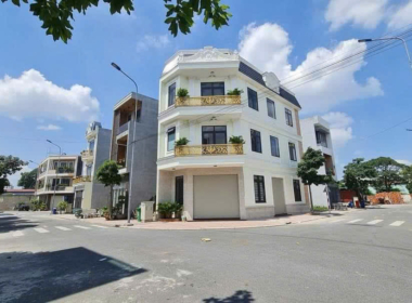 nhà 2 mặt tiền dĩ an