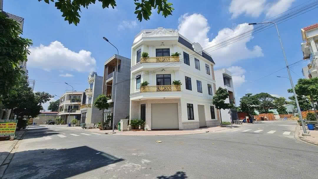 nhà 2 mặt tiền dĩ an