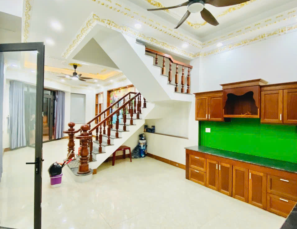 nhà 2 mặt tiền dĩ an