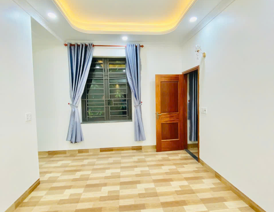 nhà 2 mặt tiền dĩ an