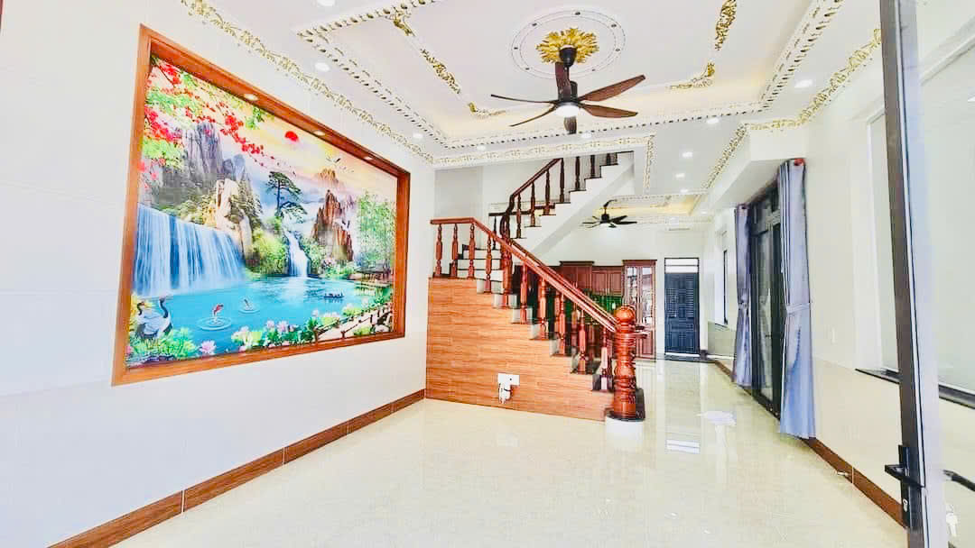 nhà 2 mặt tiền dĩ an