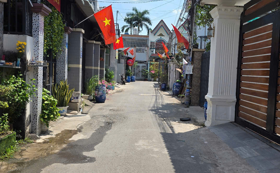 nhà 2 mặt tiền dĩ an