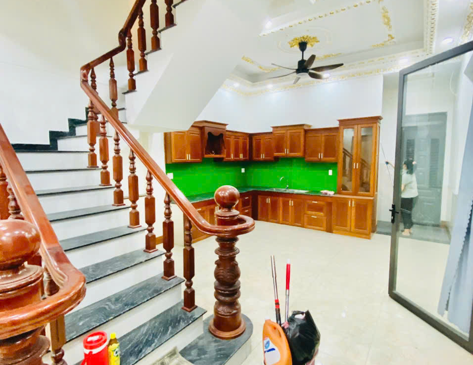 nhà 2 mặt tiền dĩ an