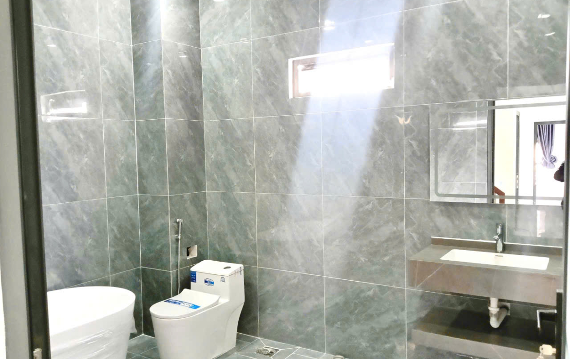 nhà bán tân hạnh