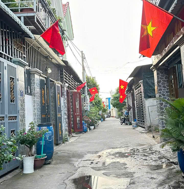 nhà gần hội trường đông hoà