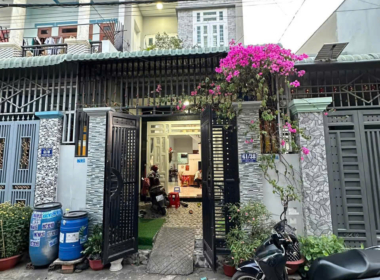 nhà gần hội trường đông hoà