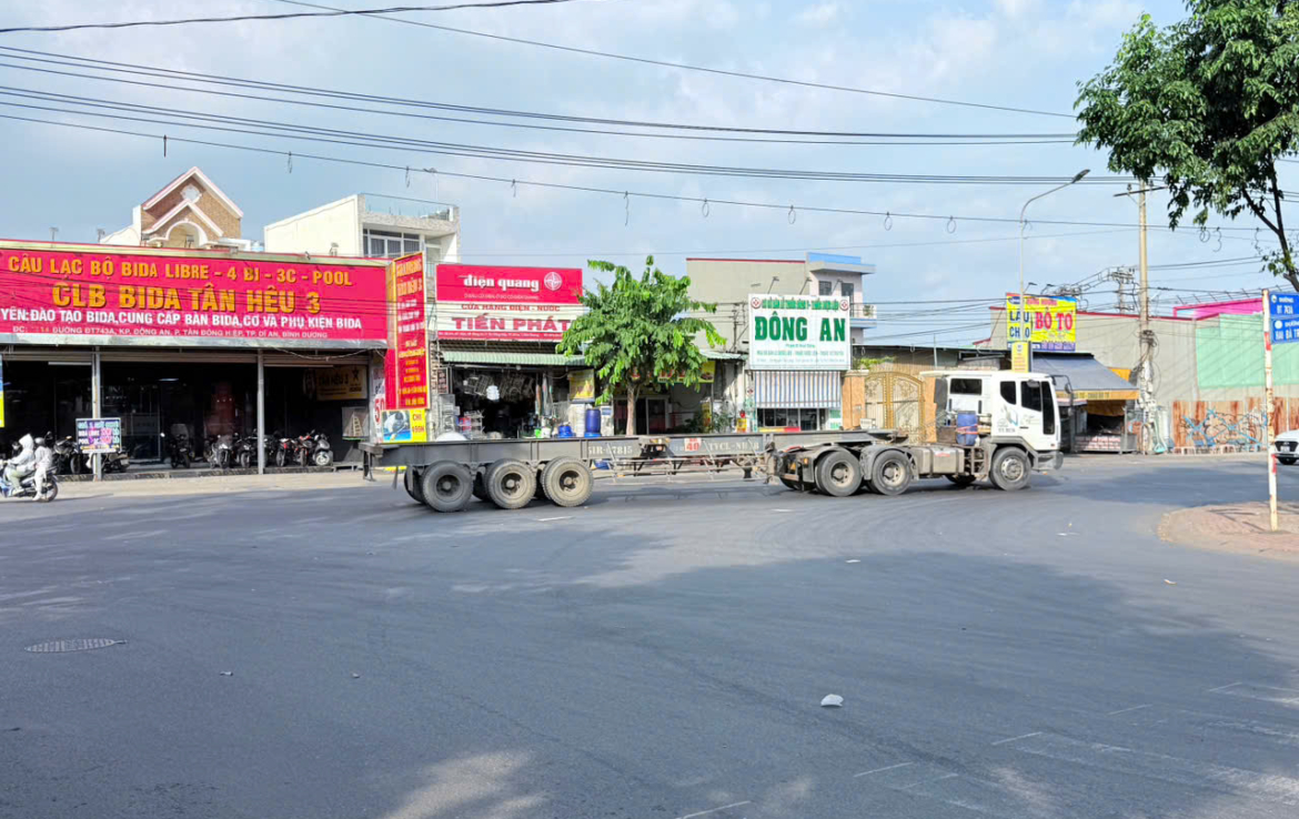 nhà mặt tiền Đt 743