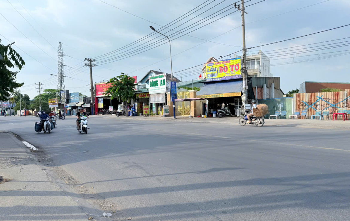 nhà mặt tiền Đt 743