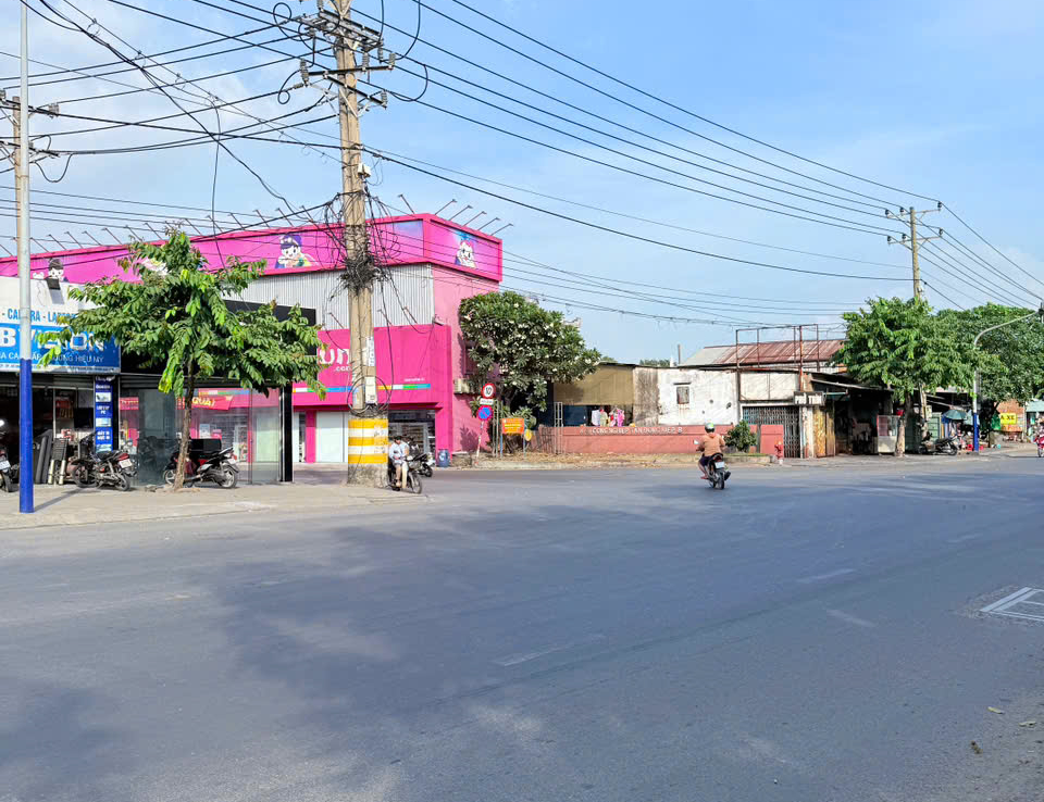 nhà mặt tiền Đt 743