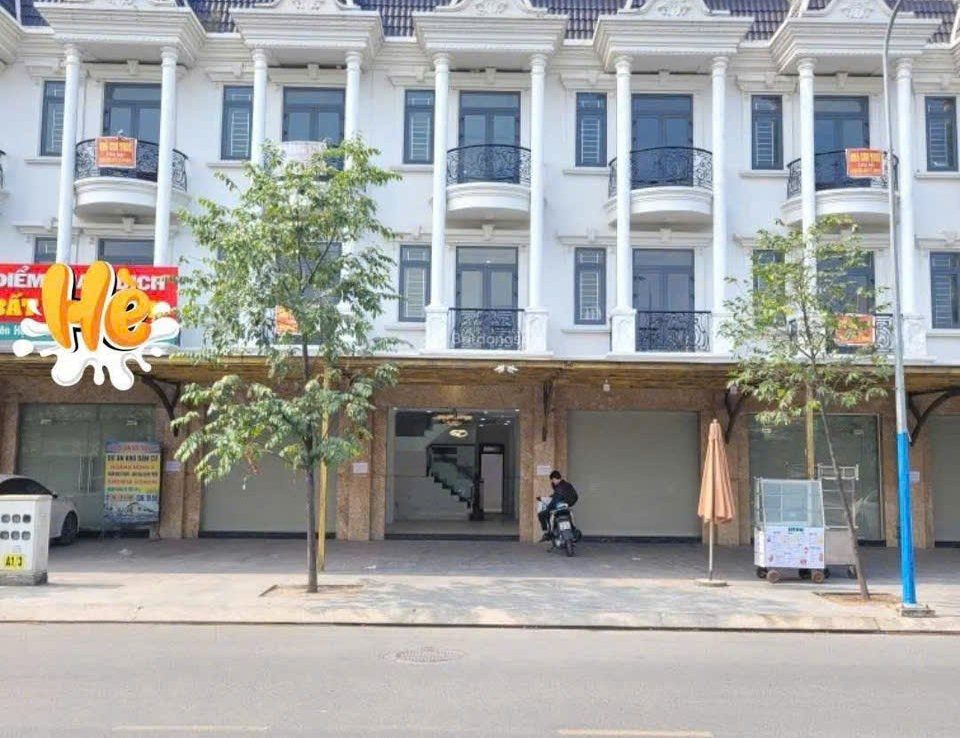 nhà mặt tiền đường nguyễn thị khắp