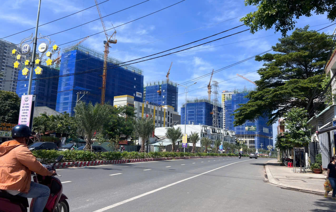 nhà mặt tiền đường thống nhất