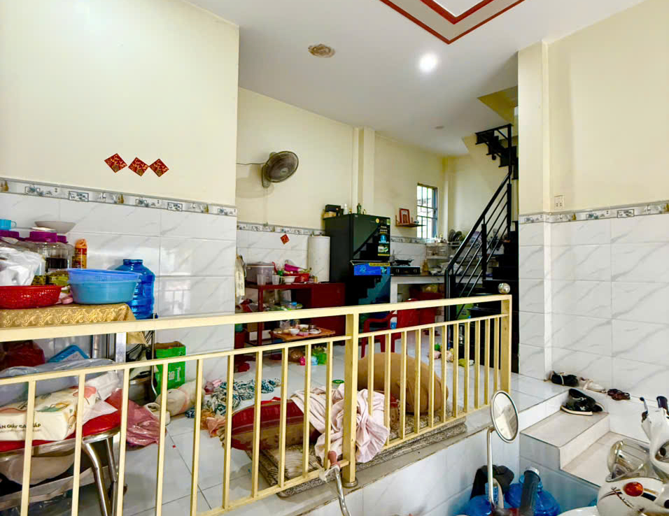 nhà mặt tiền đường thống nhất