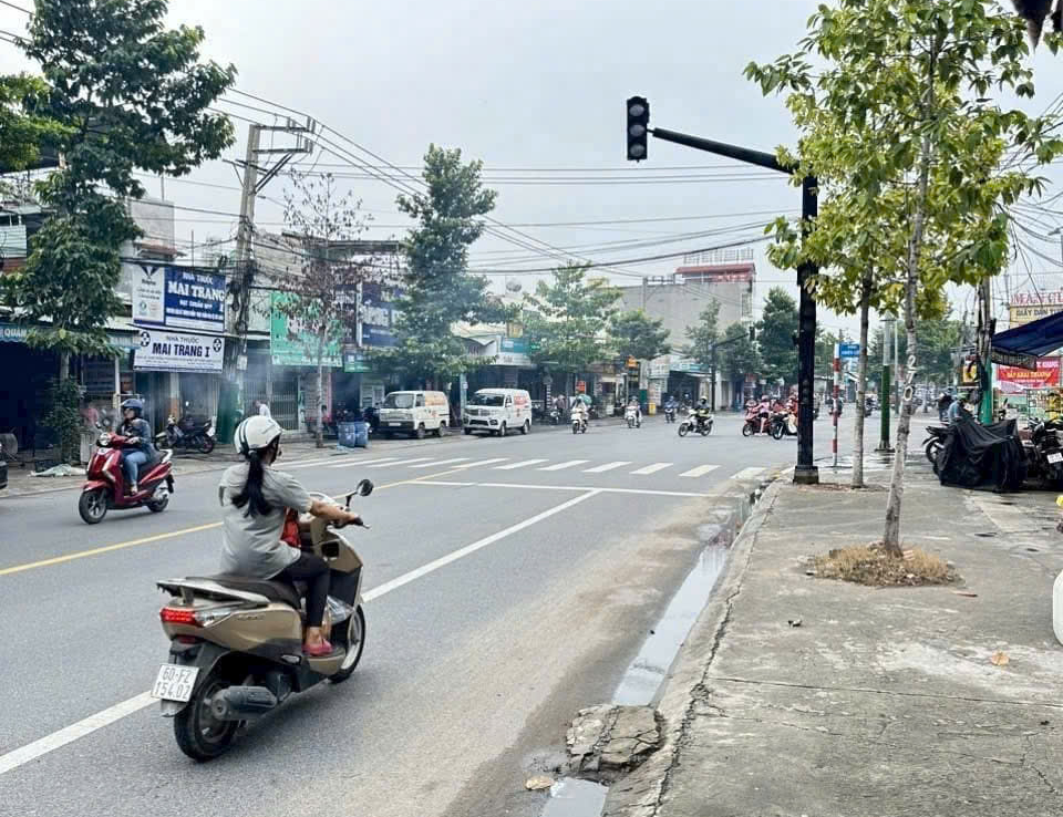 nhà mặt tiền nguyễn thị minh khai