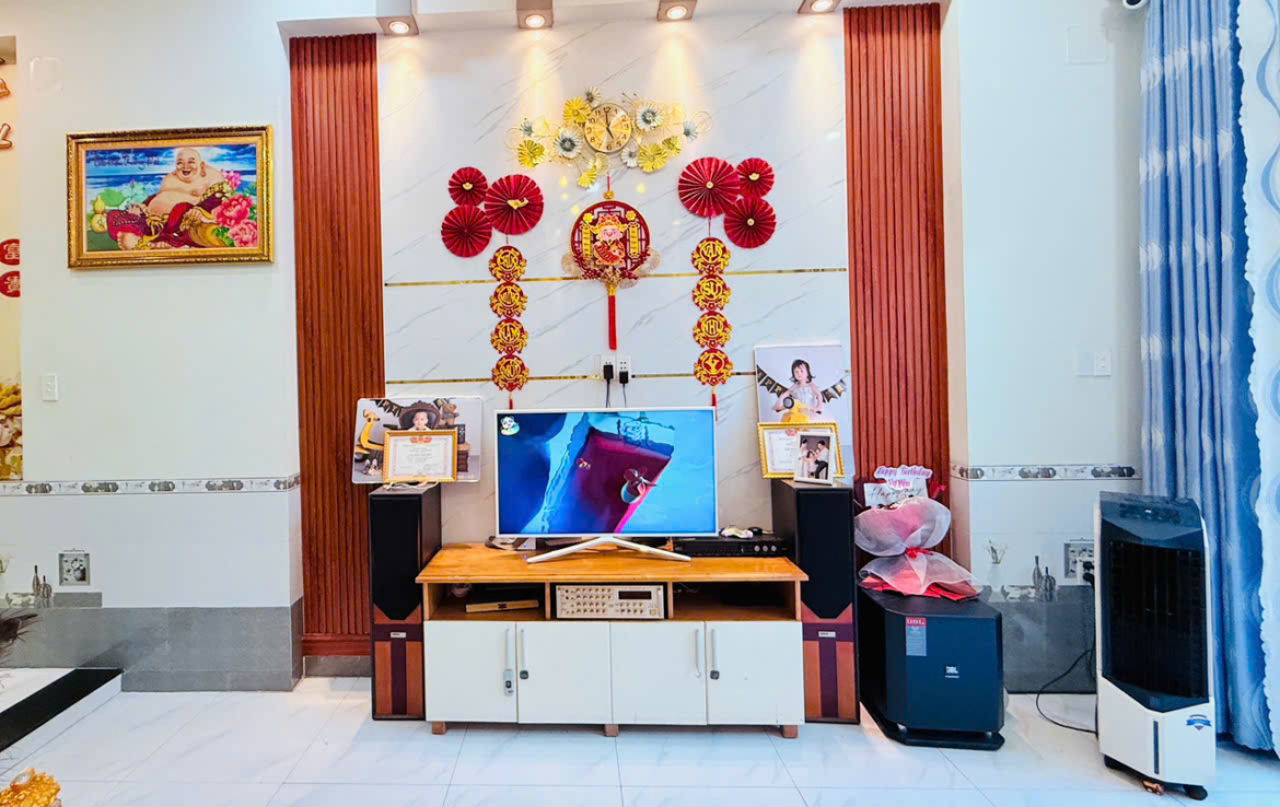 nhà mặt tiền tân đông hiệp