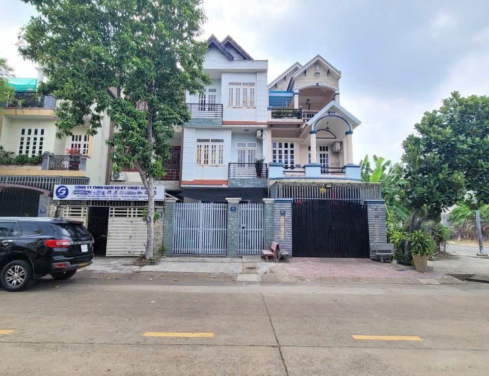 Bán nhà TTHC Dĩ an