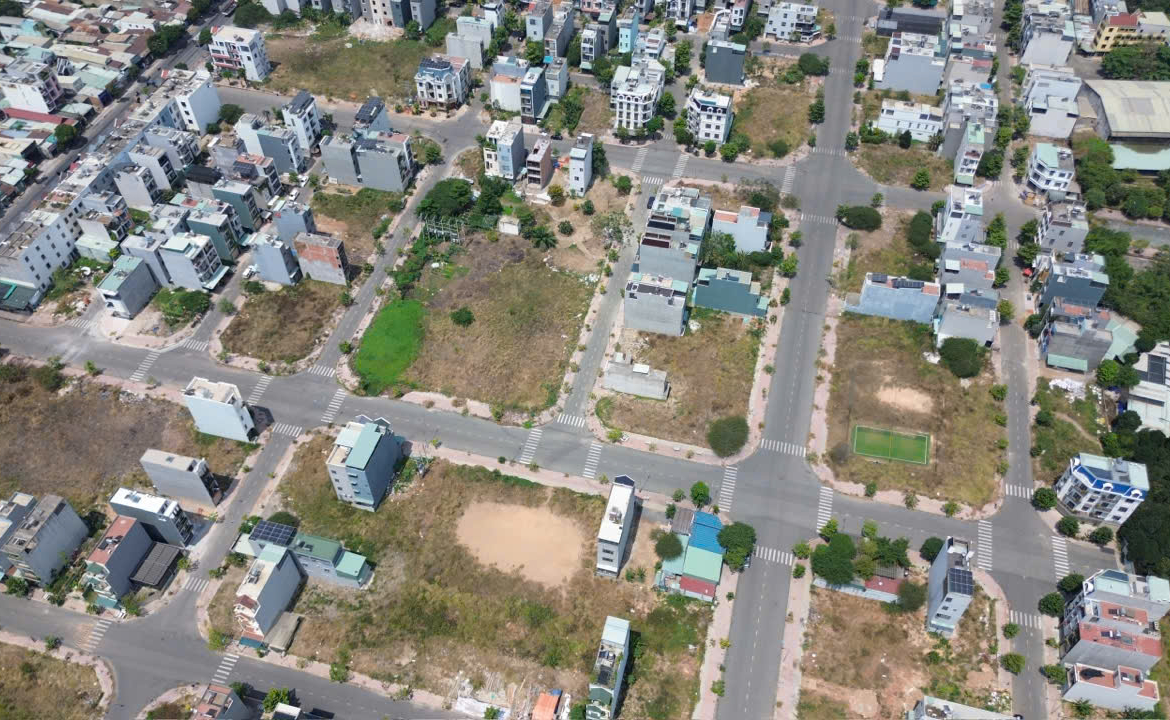 Đất hai mặt tiền dĩ an