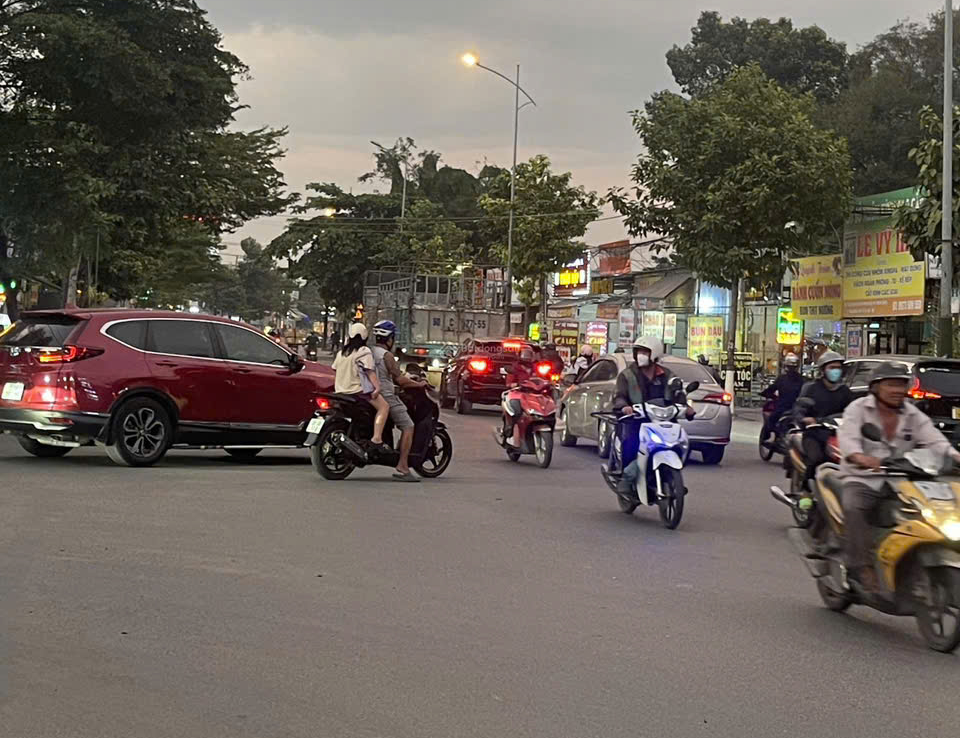 Đất mặt tiền dĩ an