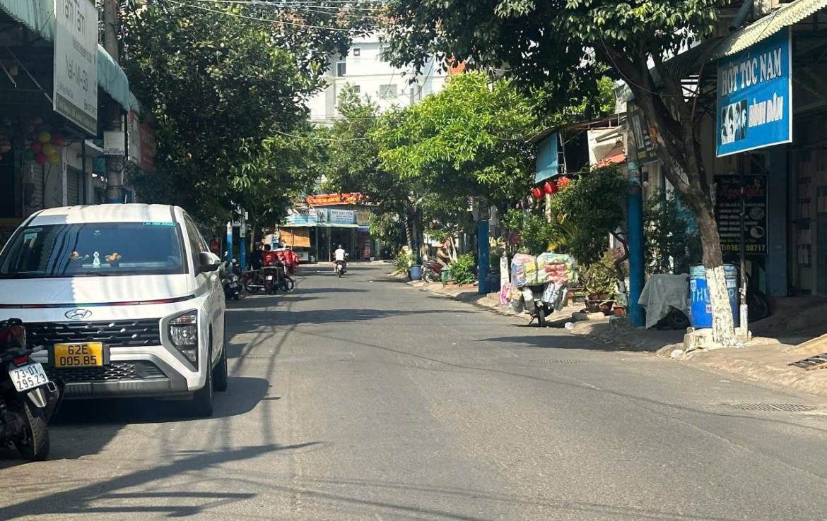 bán nhà gần chợ dĩ an 2