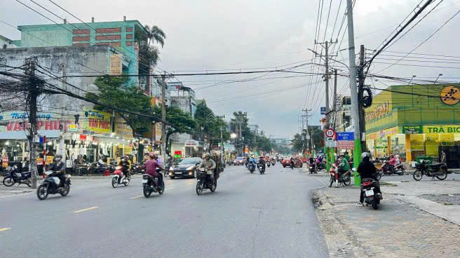 đất gần chợ xóm vắng