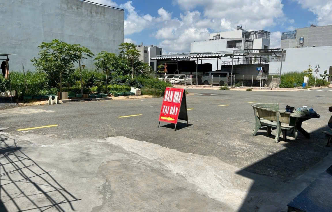 bán nhà làng đại học Dĩ an