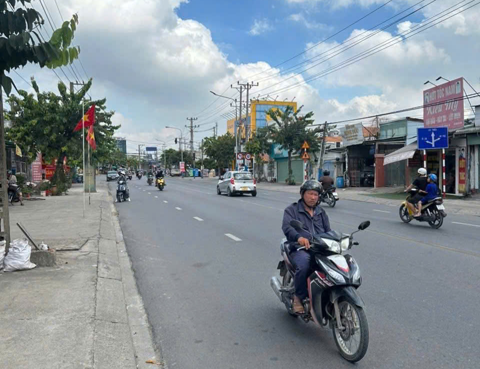 mặt tiền dt743B dĩ an