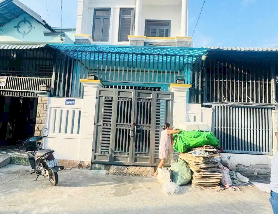 nhà gần ngã tư chiêu liêu