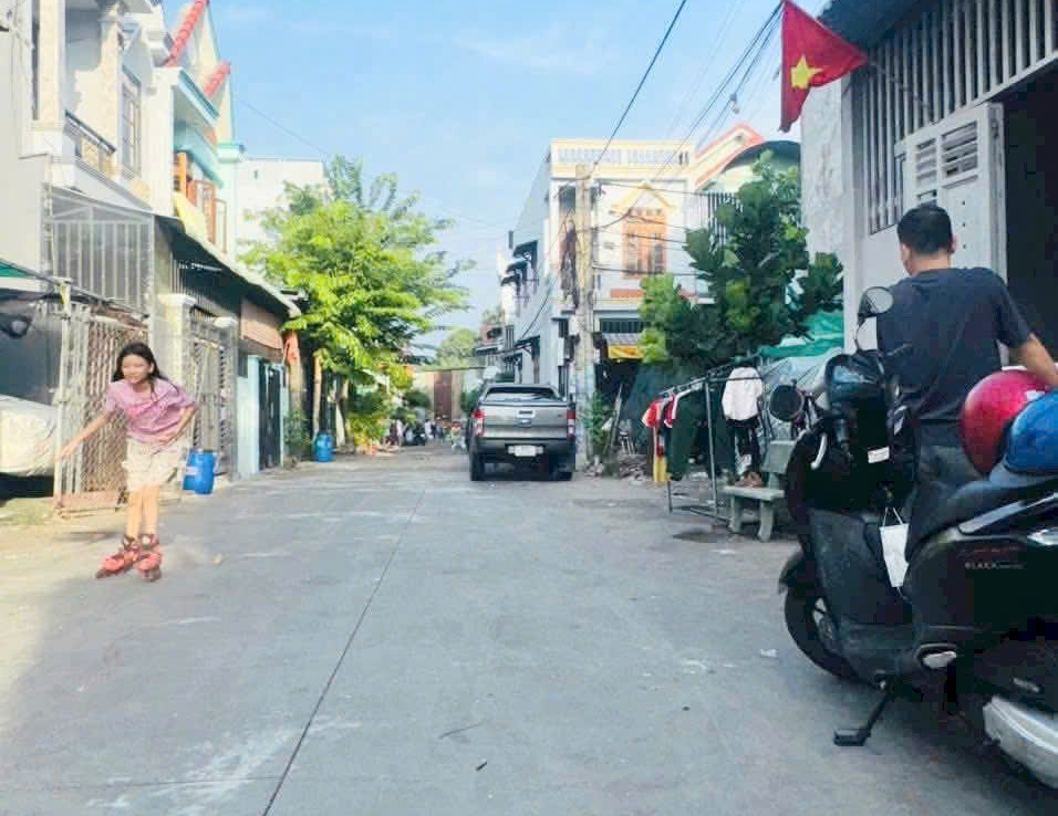 nhà gần ngã tư chiêu liêu