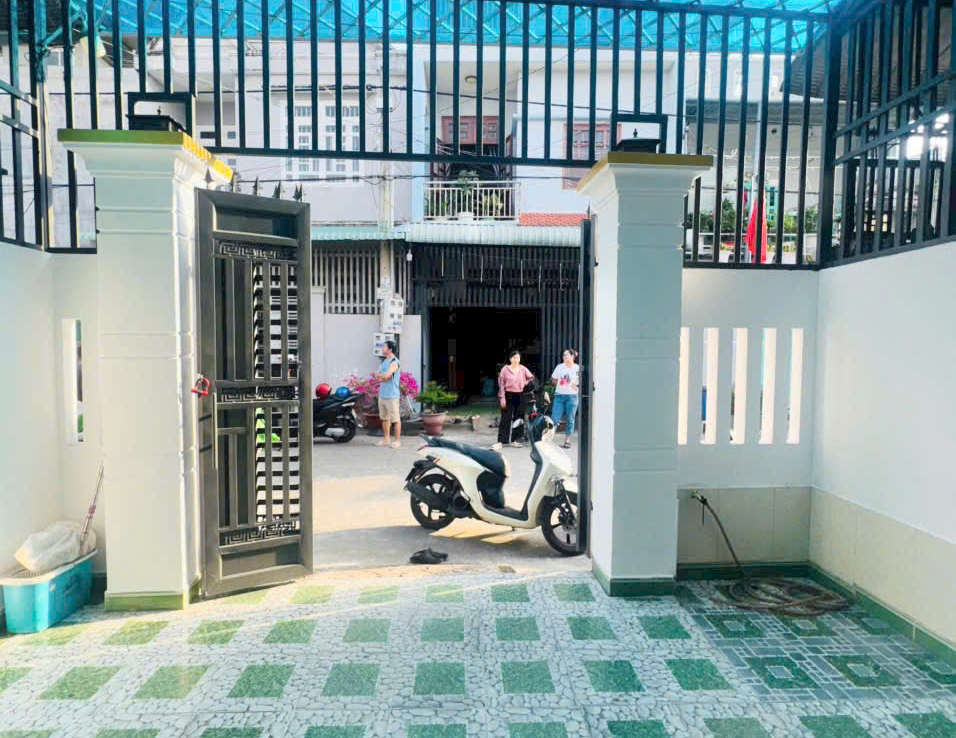 nhà gần ngã tư chiêu liêu