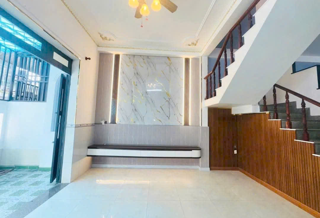 nhà gần ngã tư chiêu liêu