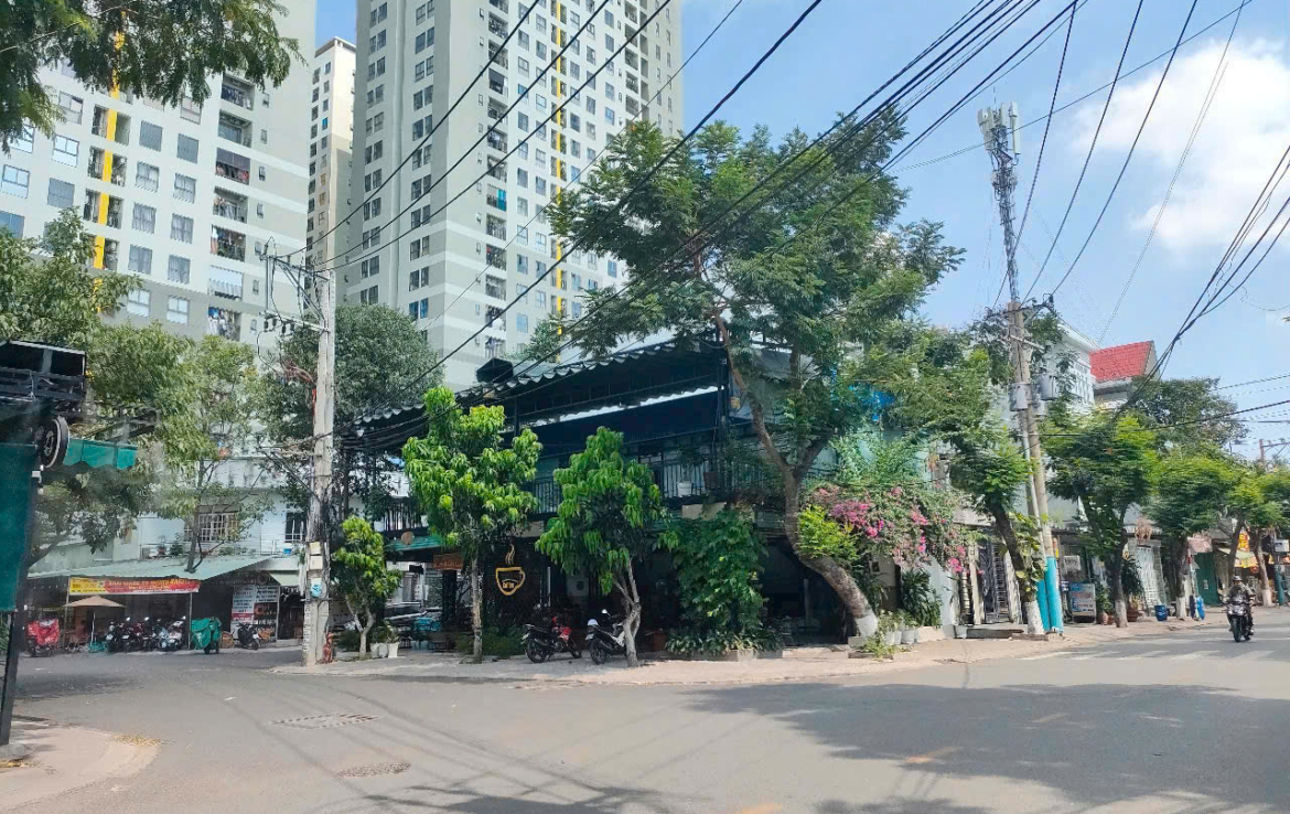 nhà xóm vắng dĩ an