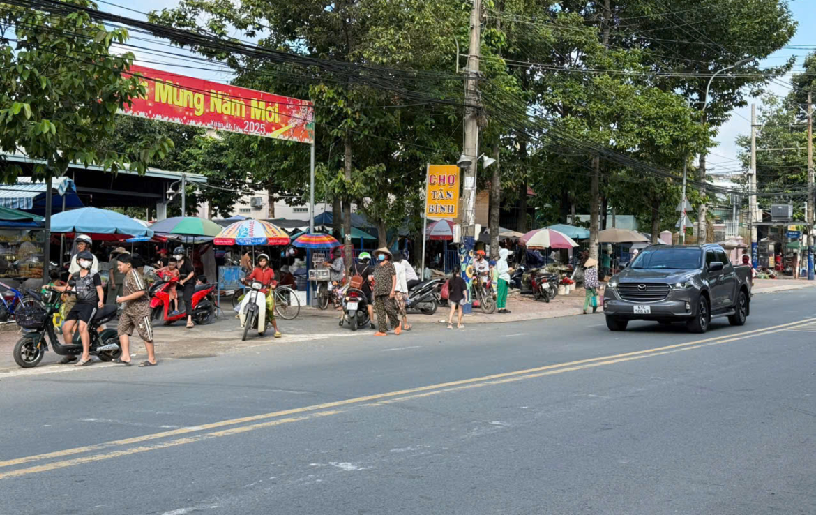 đất đường bùi thị xuân