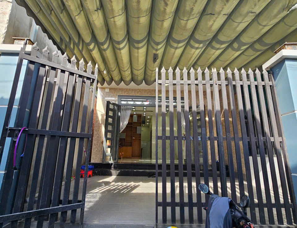 nhà gần trường học dĩ an