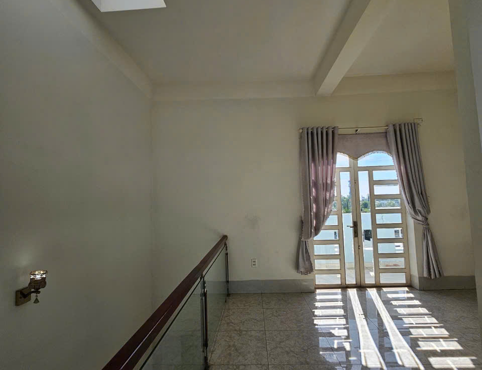 nhà gần trường học dĩ an