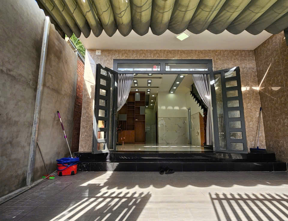 nhà gần trường học dĩ an