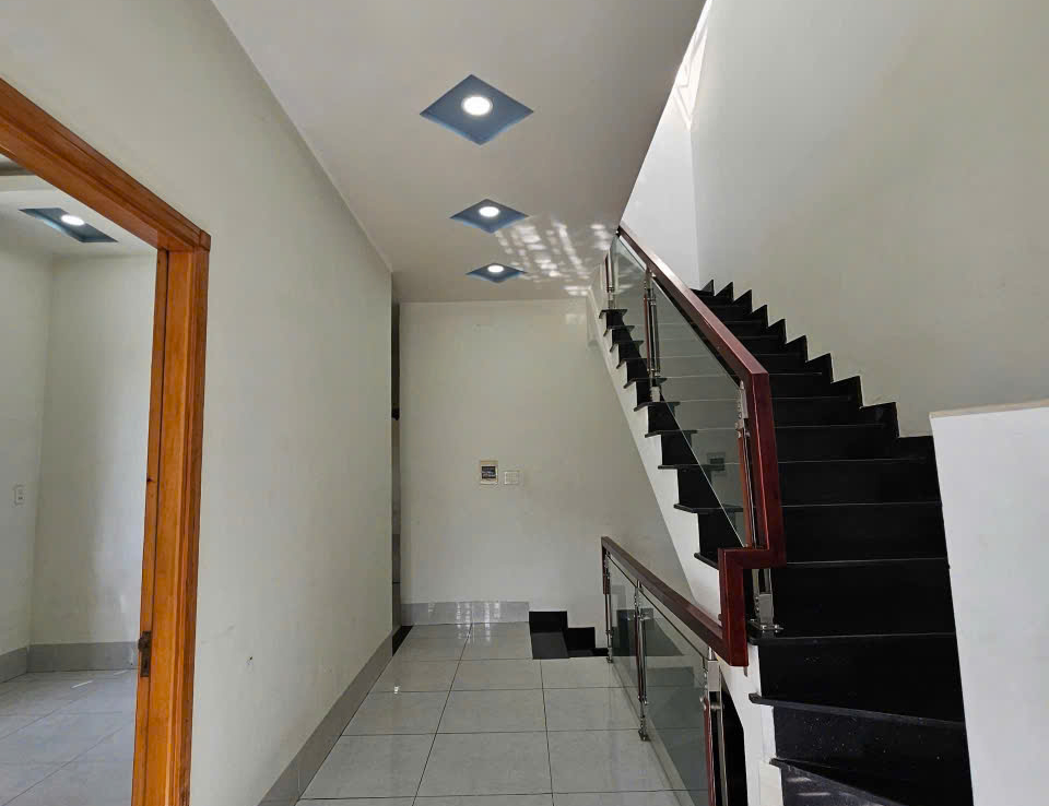 nhà gần trường học dĩ an