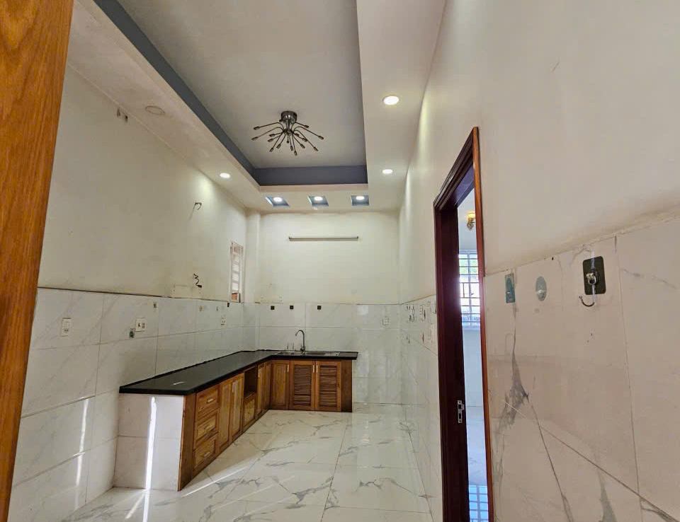 nhà gần trường học dĩ an