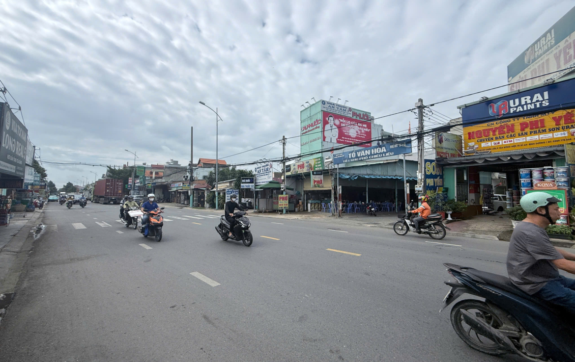 nhà mặt tiền lê hồng phong HCM